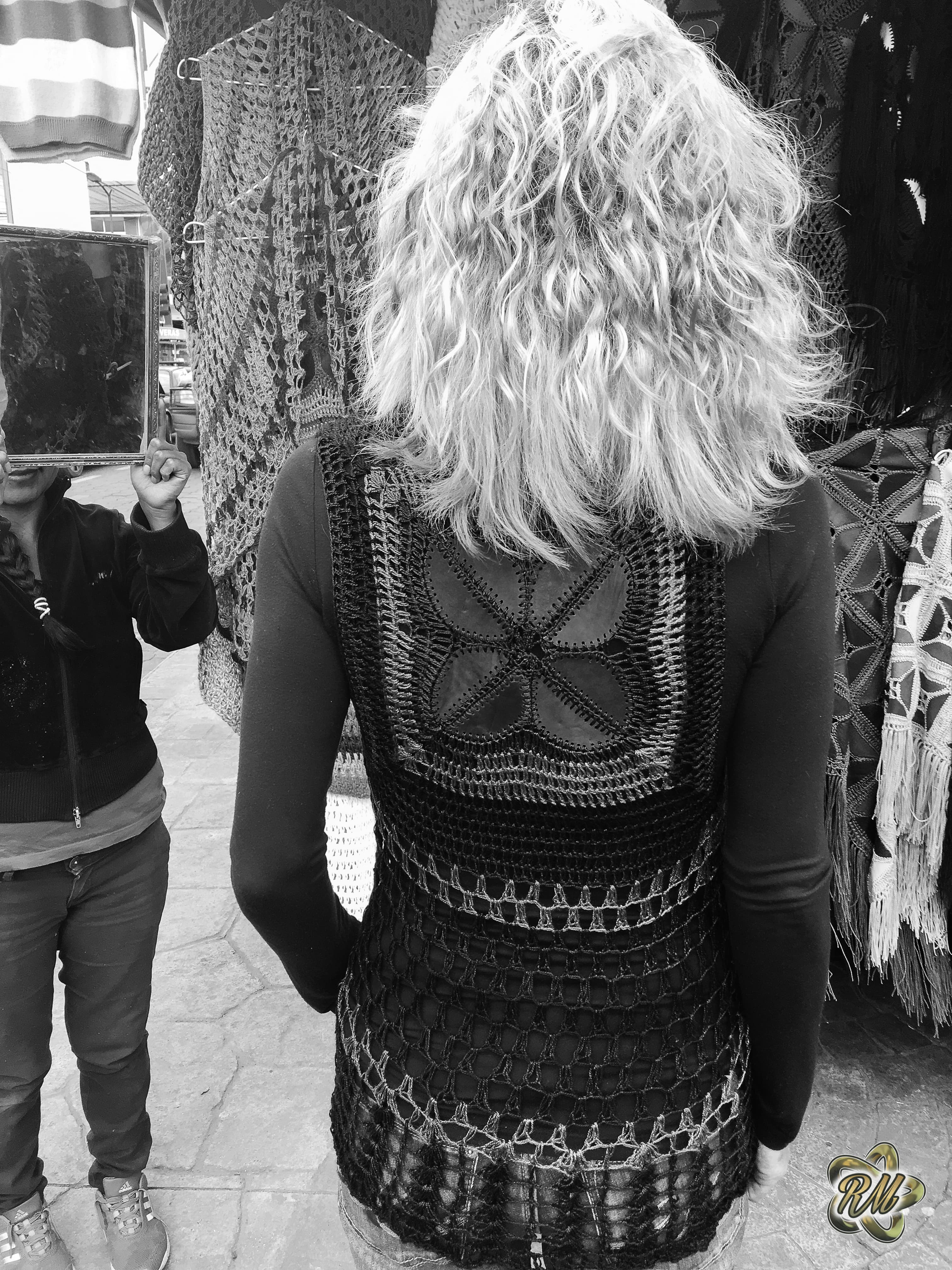 Portrait from behind of a woman with backlit blonde curls